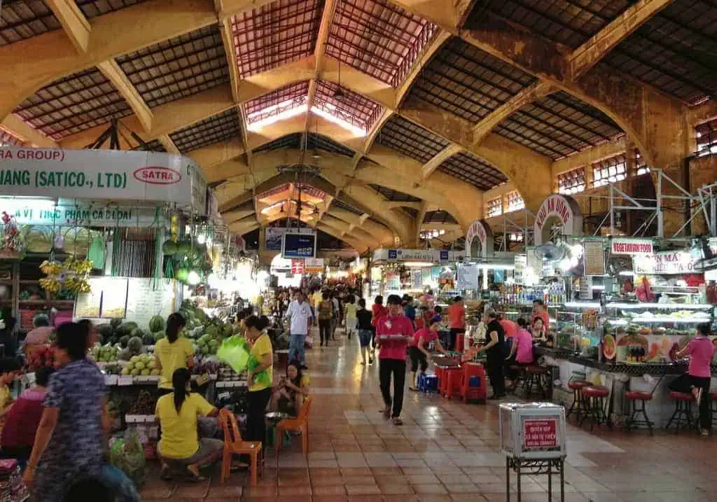 The food stalls in Ben Thanh market