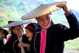 The conical hats in the Lai Chau region are a variation on the regular 'non la' shape. 