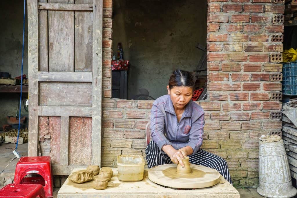 woman making pottery in Thanh Ha Village