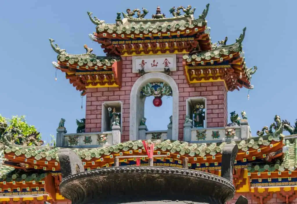  The upper architecture of a Chinese temple in Hoi An ancien town 