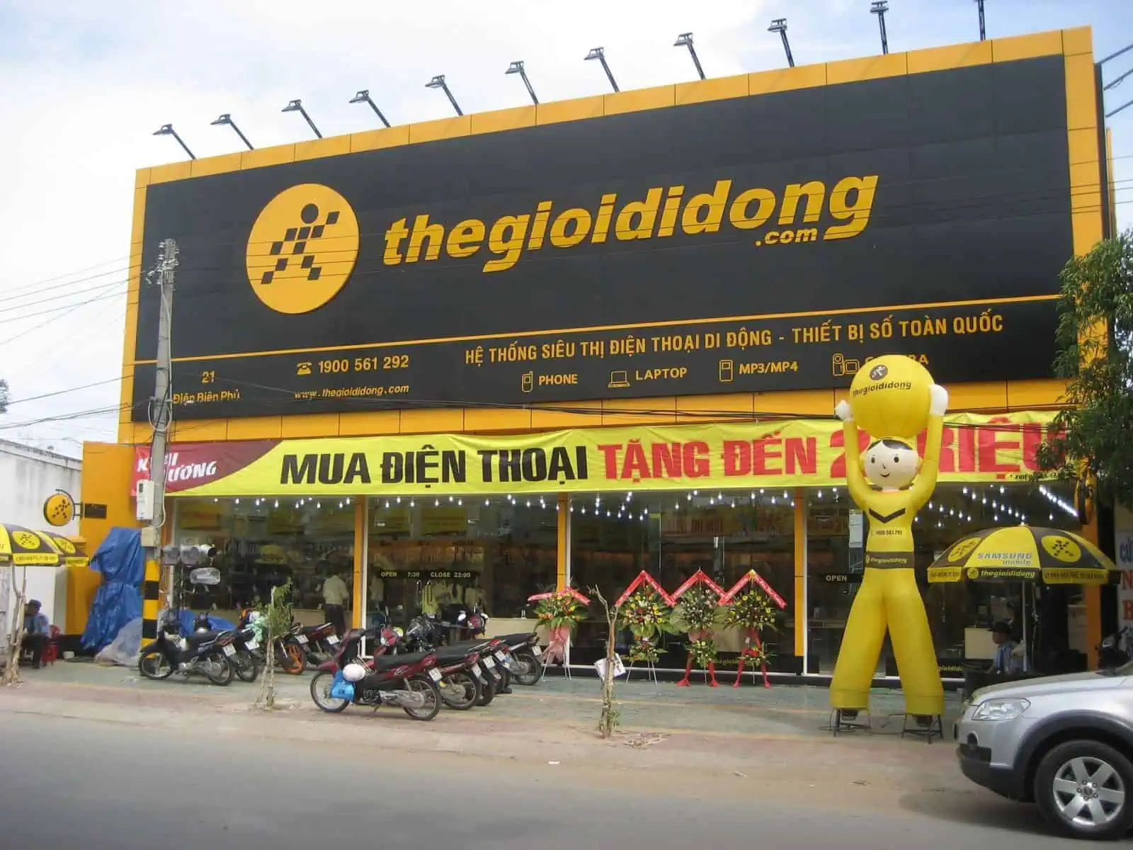 SIM cards can also be purchased at thegioidiong stores